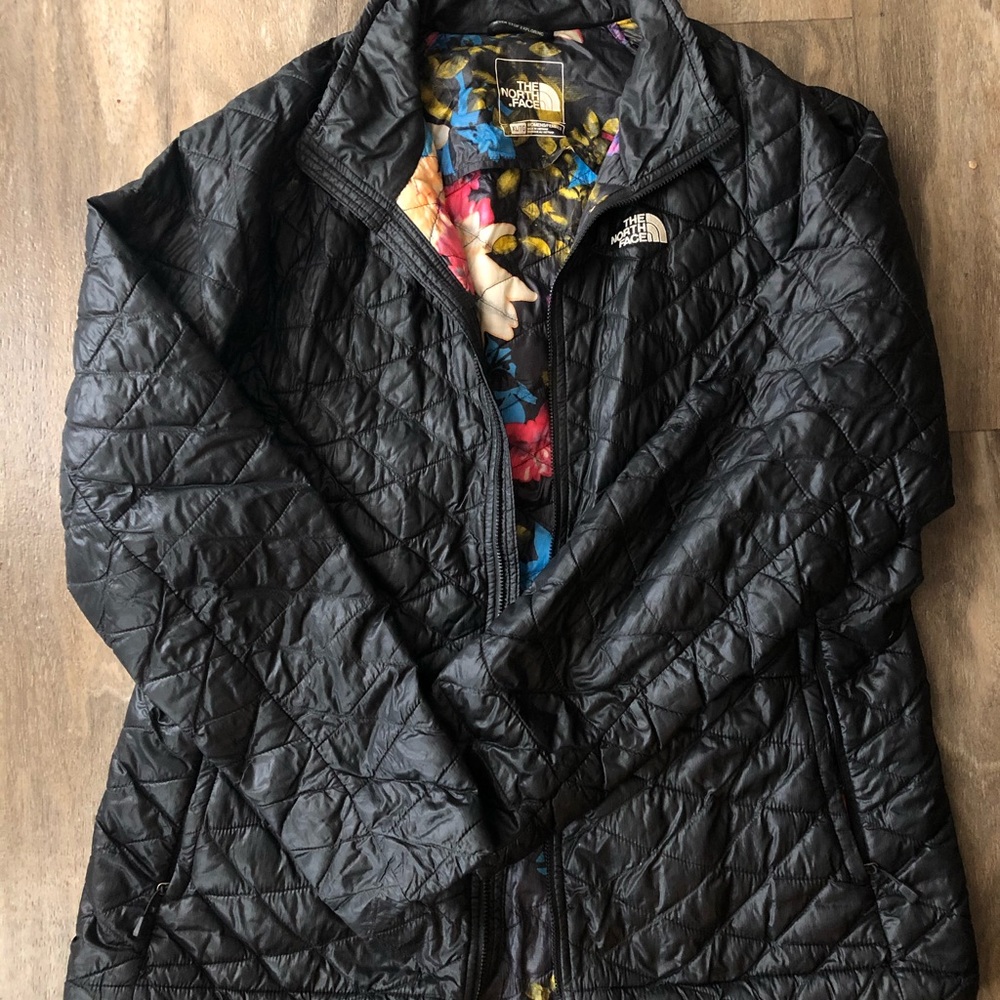 The North Face XL Women’s Thermoball coat